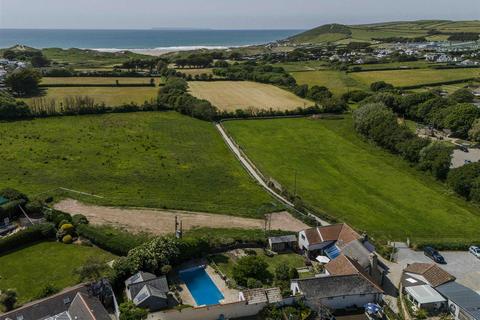 7 bed property, in Hobbs Hill, £1,800,000
