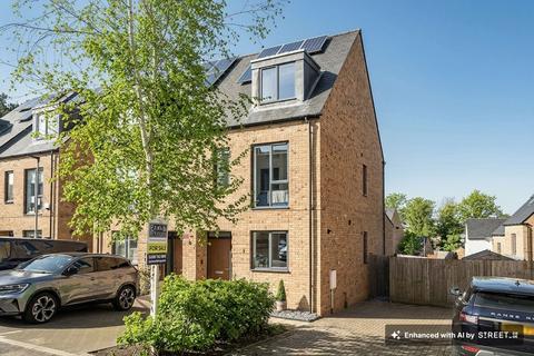 3 bed property, in Paxton Grove, £575,000
