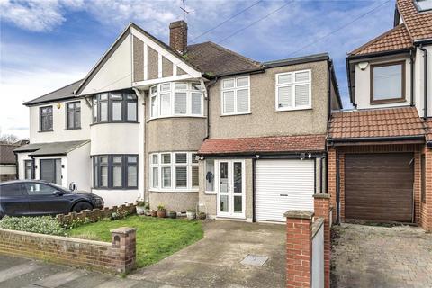 4 bed property, in Cheyne Avenue, £780,000