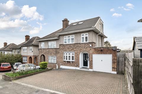 4 bed property, in Clockhouse Lane, £575,000