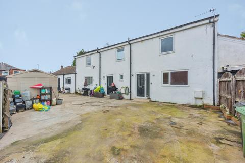 3 bed property, in Brinnington Road, £150,000
