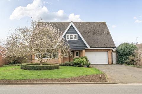 5 bed property, in Ancaster Drive, £500,000
