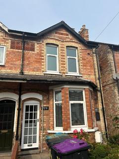 2 bed property, in Ropery Road, £140,000