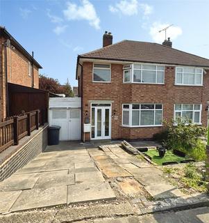 3 bed property, in Chestnut Avenue, £260,000