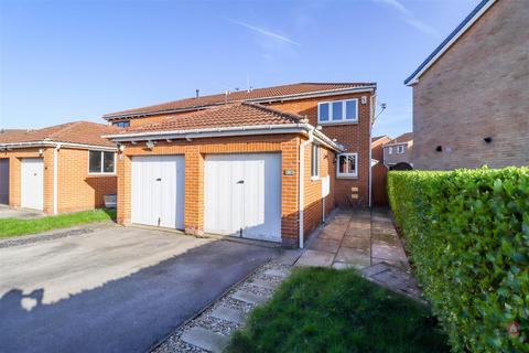 2 bed property, in Grizedale Avenue, £170,000