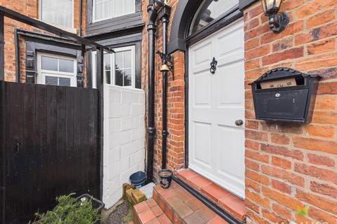 3 bed property, in High Street, £160,000