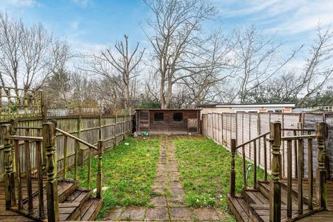 3 bed property, in Bramdean Crescent, £500,000