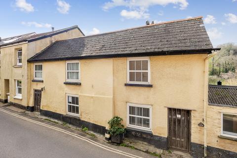 3 bed property, in Avon House, £325,000