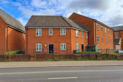 2 bed property, in Hillier Road, £130,000