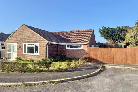 2 bed property, in Grebe Close, £575,000