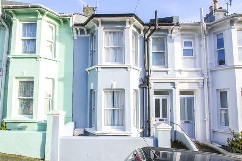 5 bed property, in Crescent Road, £500,000