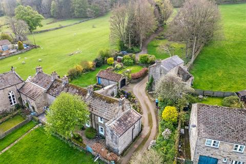 6 bed property, in Cowclose Lane, £895,000