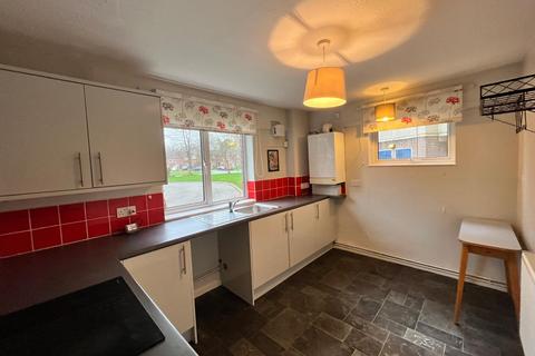 2 bed property, in Stafford ST16, £110,000