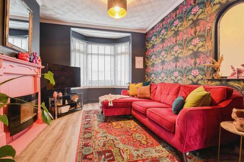 3 bed property, in Eton Road, £120,000