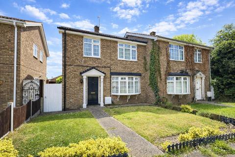 4 bed property, in Antonio Walk, £300,000