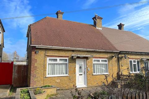 2 bed property, in Makenade Avenue, £265,000