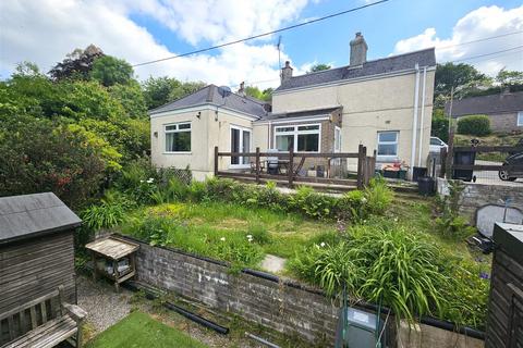 2 bed property, in Chilsworthy, £275,000
