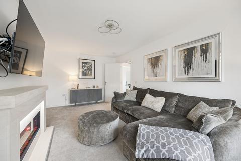 4 bed property, in Fairlie Road, £360,000