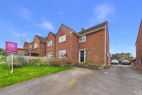 3 bed property, in New Road, £535,000