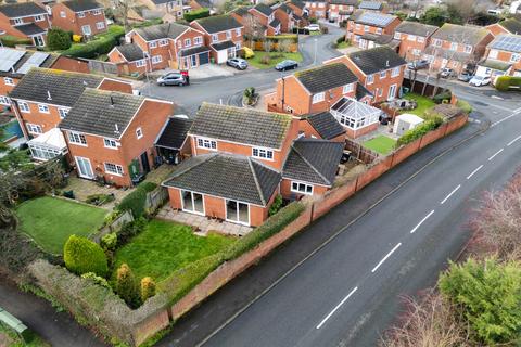 4 bed property, in Oadby, £465,000