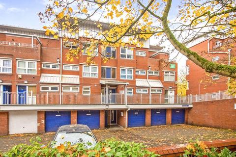 2 bed property, in Tennant Street, £150,000