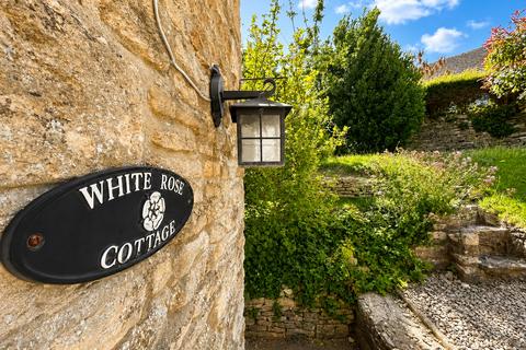 4 bed property, in Tetbury Hill, £599,950