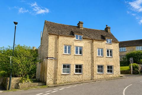 4 bed property, in Tetbury Hill, £599,950