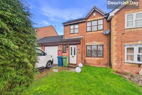 3 bed property, in The Ridgeway, £235,000