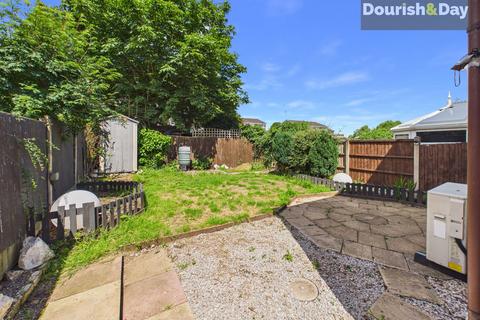 3 bed property, in The Ridgeway, £235,000