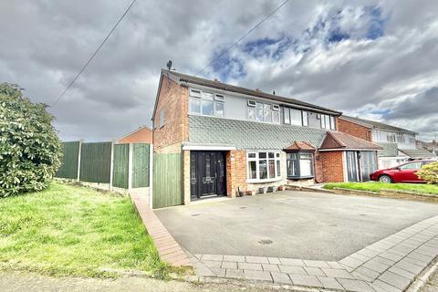 3 bed property, in Silverthorne Avenue, £244,950