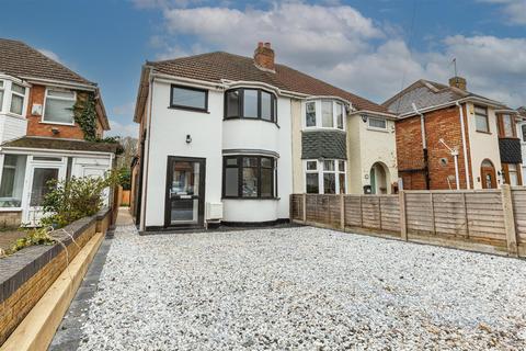 3 bed property, in Parkdale Road, £300,000