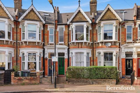 3 bed property, in Cleveland Park Crescent, £950,000