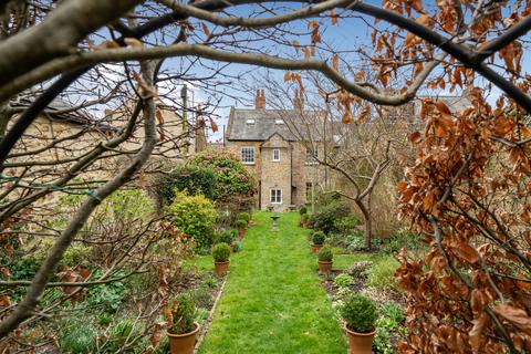 5 bed property, in Church Street, £735,000