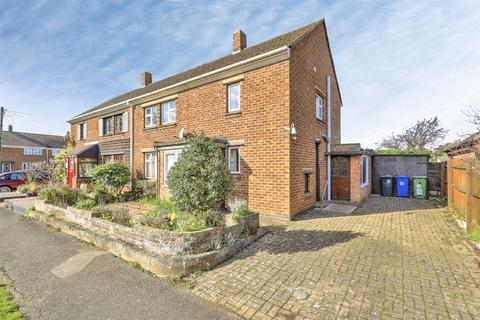 3 bed property, in Green Road, £240,000