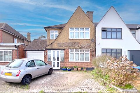 3 bed property, in Vista Way, £799,000