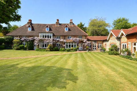 8 bed property, in Green Dene, £2,495,000