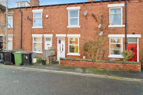 2 bed property, in Woodleigh Avenue, £200,000