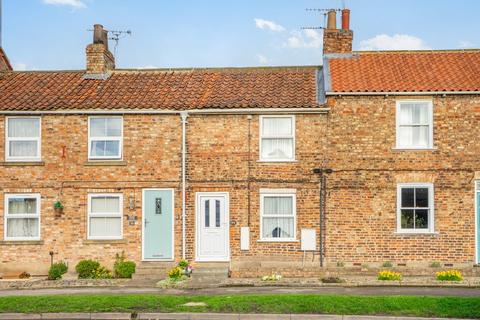 2 bed property, in York Street, £270,000
