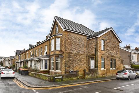 1 bed property, in Fairfield Road, £85,000