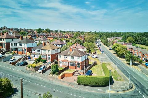 3 bed property, in Milton Road, £200,000