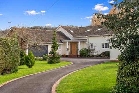 5 bed property, in Russell Street, £1,600,000