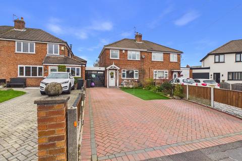 3 bed property, in Phythian Crescent, £275,000