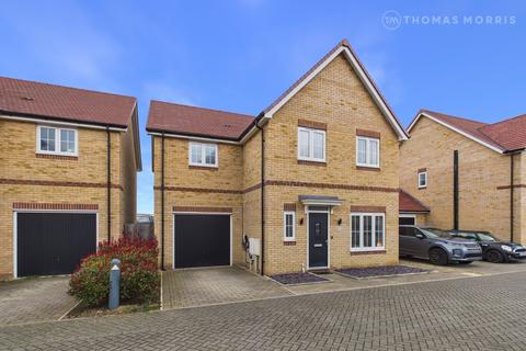 6 bed property, in Robinson Gardens, £780,000