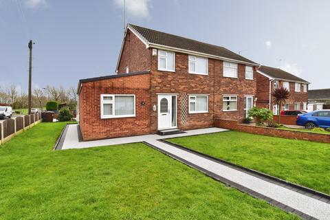 3 bed property, in Cardew Close, £190,000