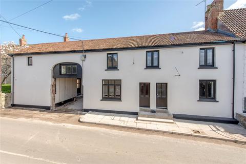 5 bed property, in Main Road, £650,000