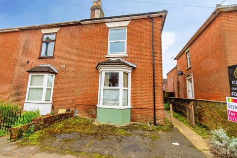 4 bed property, in Avenue Road, £295,000