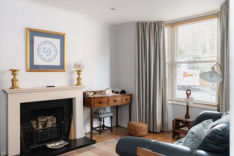 3 bed property, in Cross Oak Road, £695,000