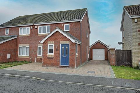 3 bed property, in Kings Drive, £285,000