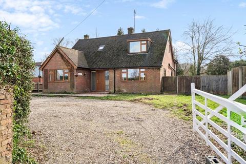 5 bed property, in Whelpley Hill, £850,000