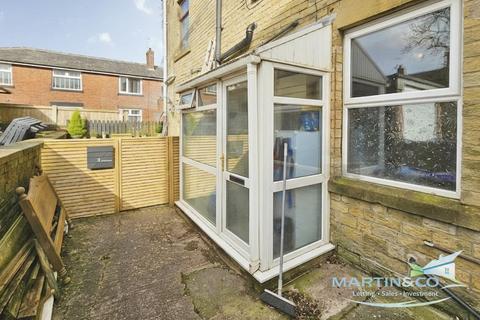 3 bed property, in Moorfield View, £150,000